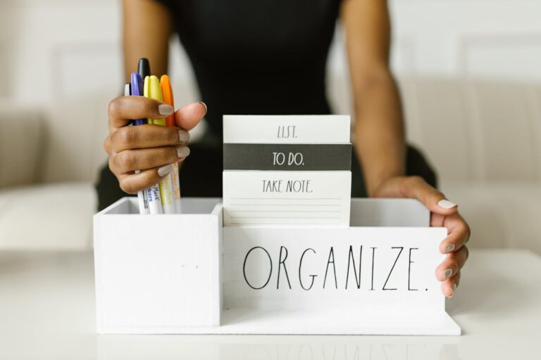 Organizer na biurko DIY – stylowe i funkcjonalne rozwiązania