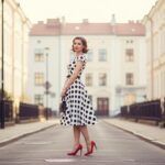 Grochy wracają do łask – inspiracje na stylizacje z retro twistem