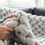 Jak zrobić koc z wełny czesankowej? Przewodnik dla początkujących