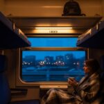 Podróże pociągiem: jak zadbać o komfort i bezpieczeństwo na trasach nocnych?